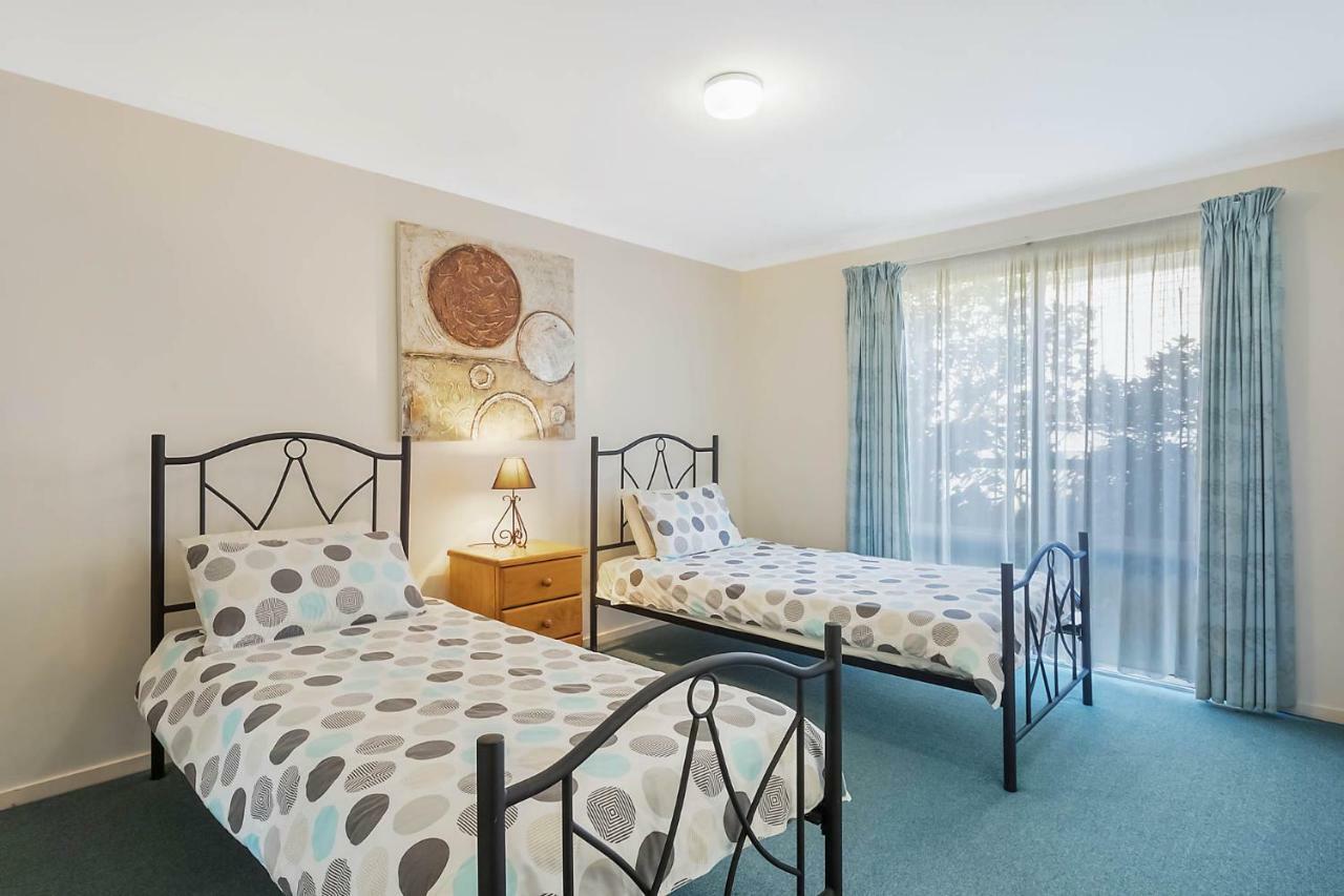 Black Dolphin Motel & Apartments Меримбула Екстериор снимка