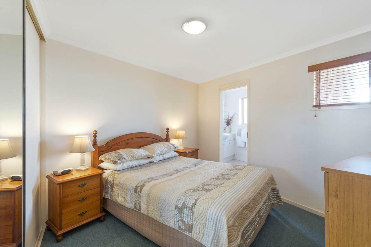 Black Dolphin Motel & Apartments Меримбула Екстериор снимка