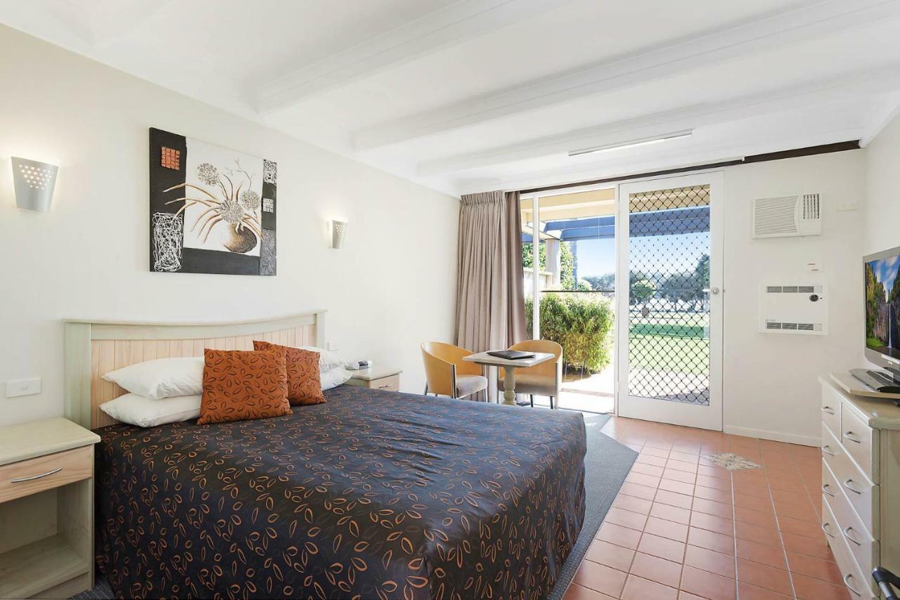 Black Dolphin Motel & Apartments Меримбула Екстериор снимка