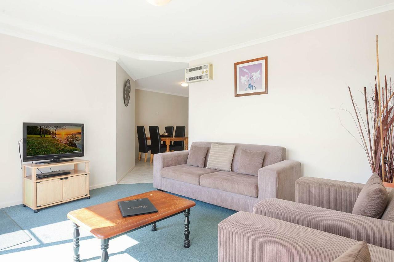 Black Dolphin Motel & Apartments Меримбула Екстериор снимка