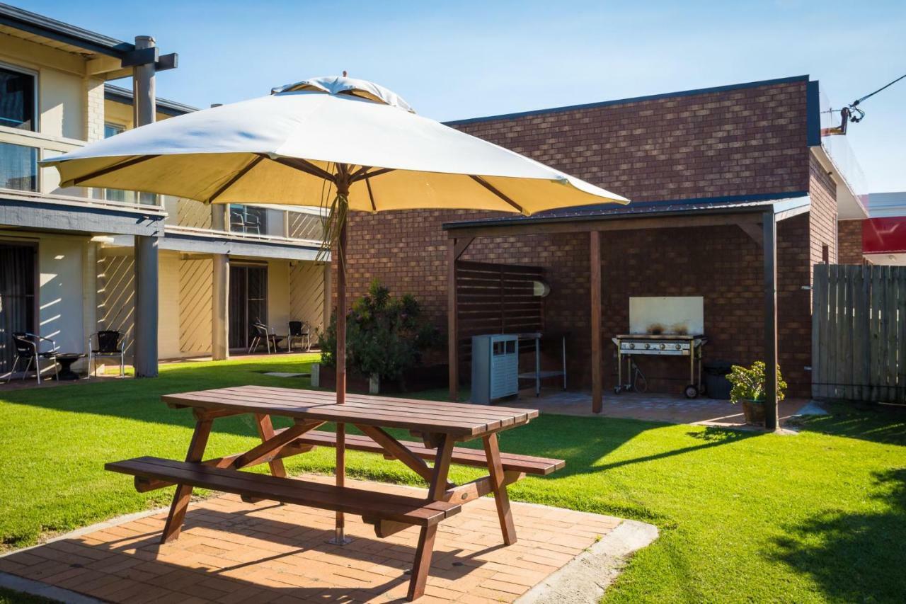 Black Dolphin Motel & Apartments Меримбула Екстериор снимка